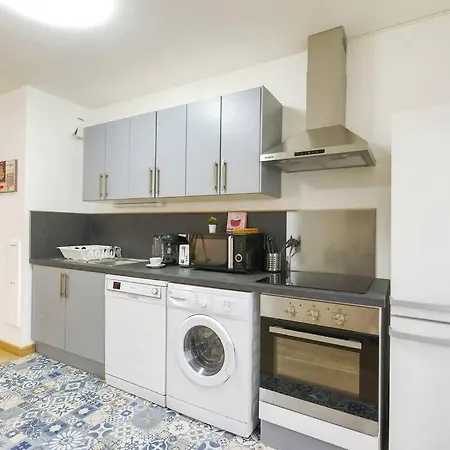 L'elias : De Standing Pour 6 *